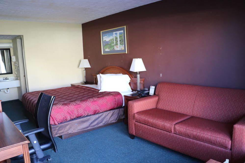 Red Roof Inn Walton - Richwood Eksteriør billede